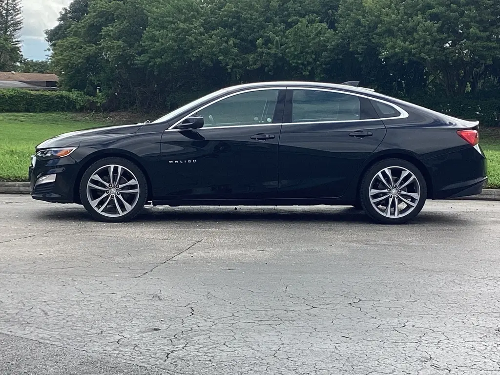 2023 Chevrolet Malibu 1LT photo 2