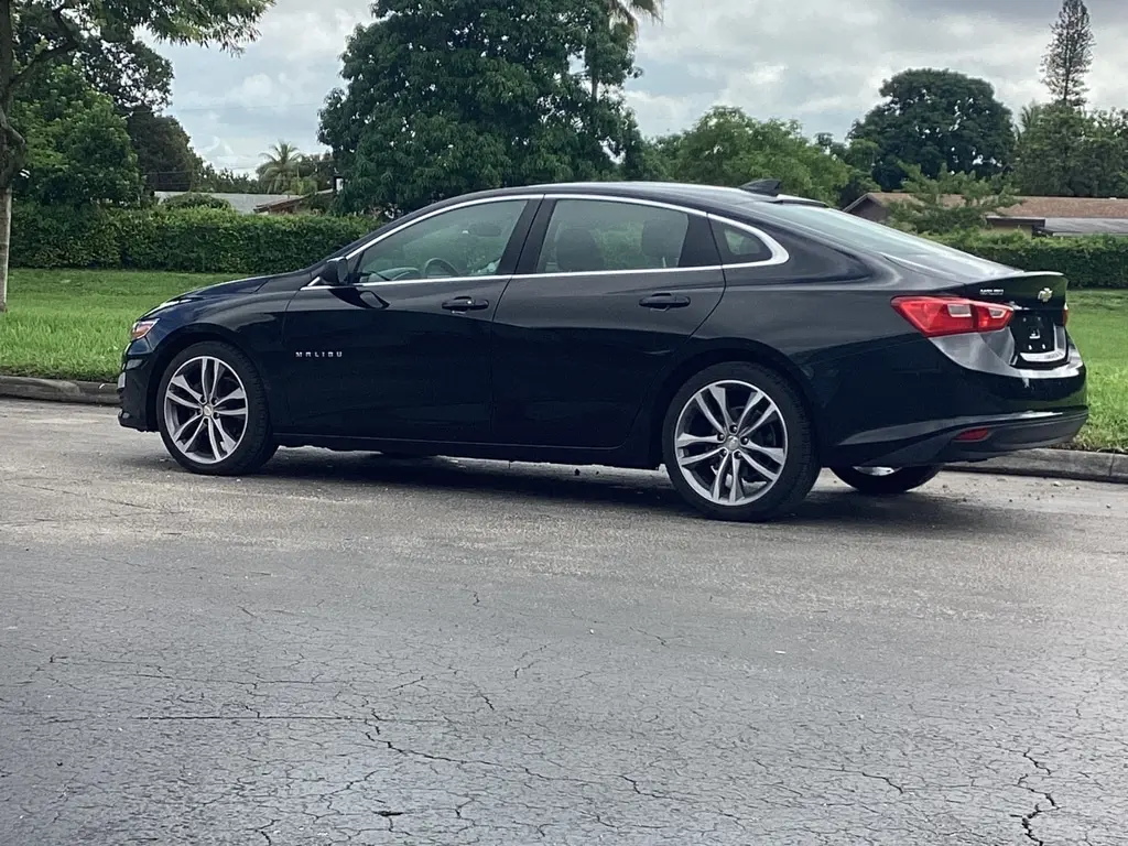 2023 Chevrolet Malibu 1LT photo 3