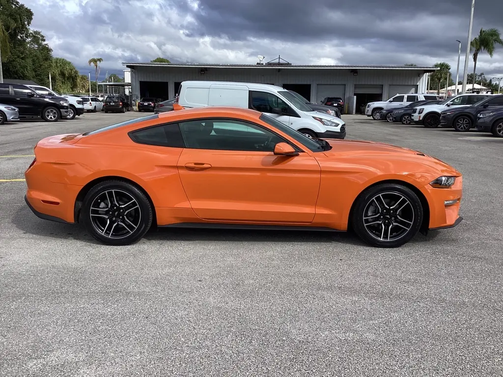 2021 Ford Mustang EcoBoost photo 4