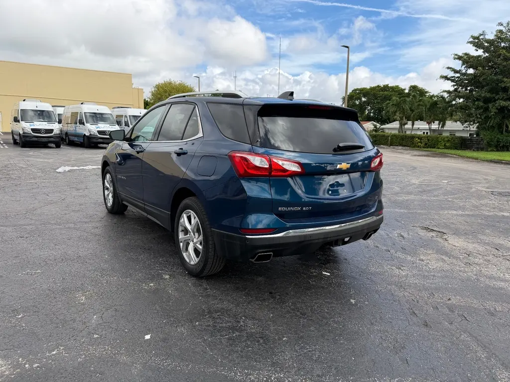 2020 Chevrolet Equinox LT photo 2