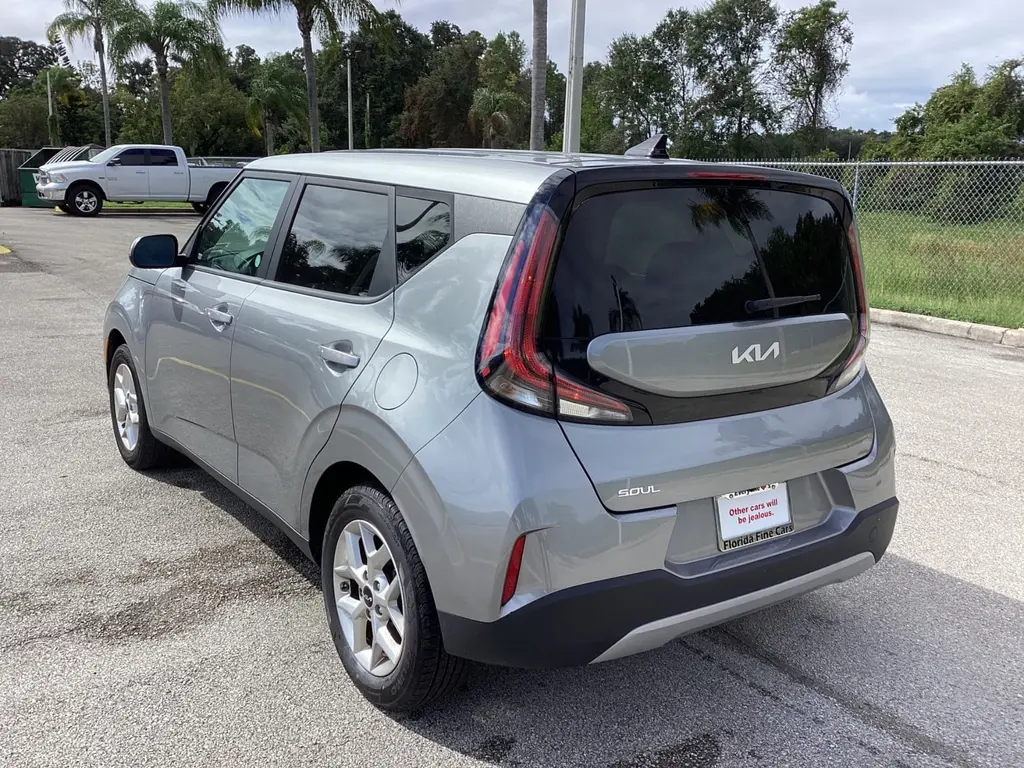 2024 Kia Soul LX photo 3