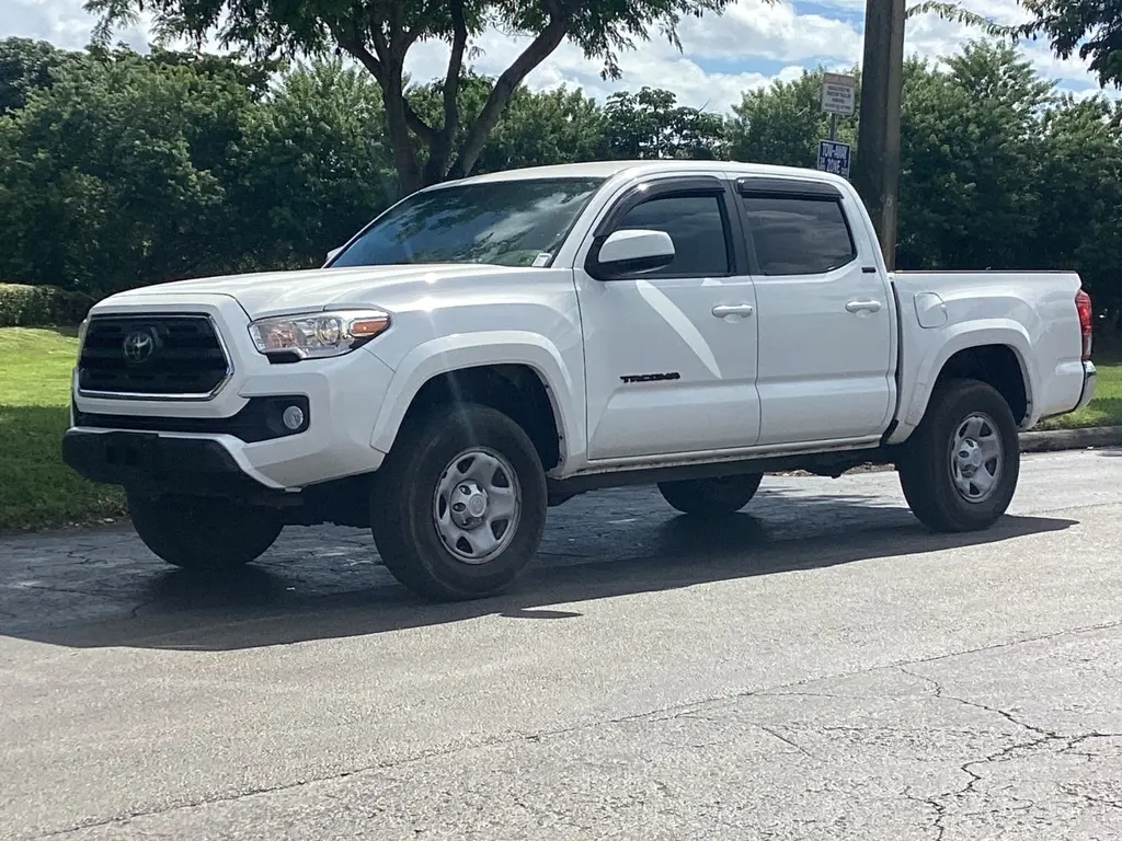 2019 Toyota Tacoma 4x4 SR5 photo 2