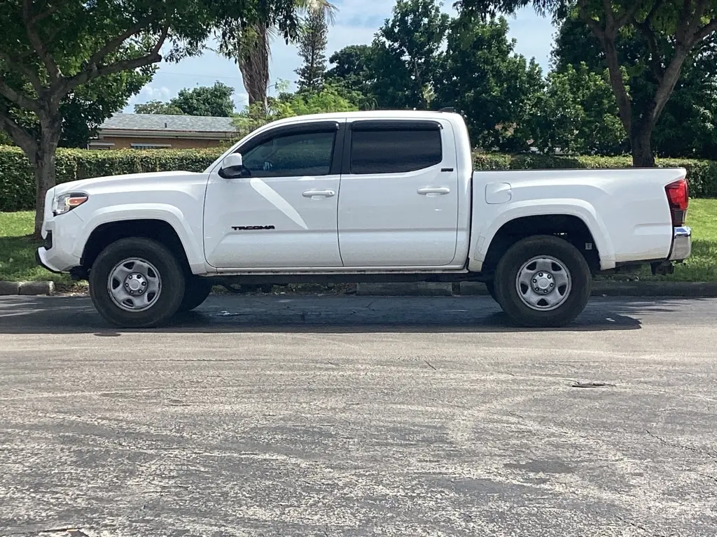 2019 Toyota Tacoma 4x4 SR5 photo 3