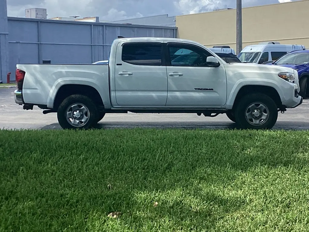 2019 Toyota Tacoma 4x4 SR5 photo 4