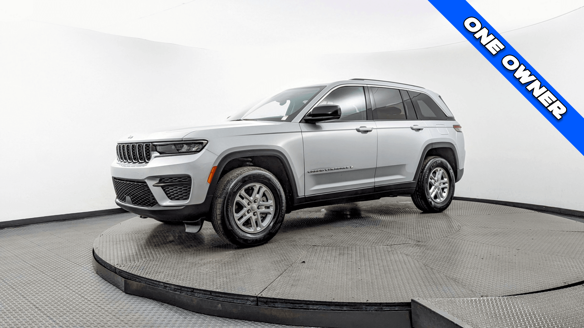 2023 Jeep Grand Cherokee Laredo's photo