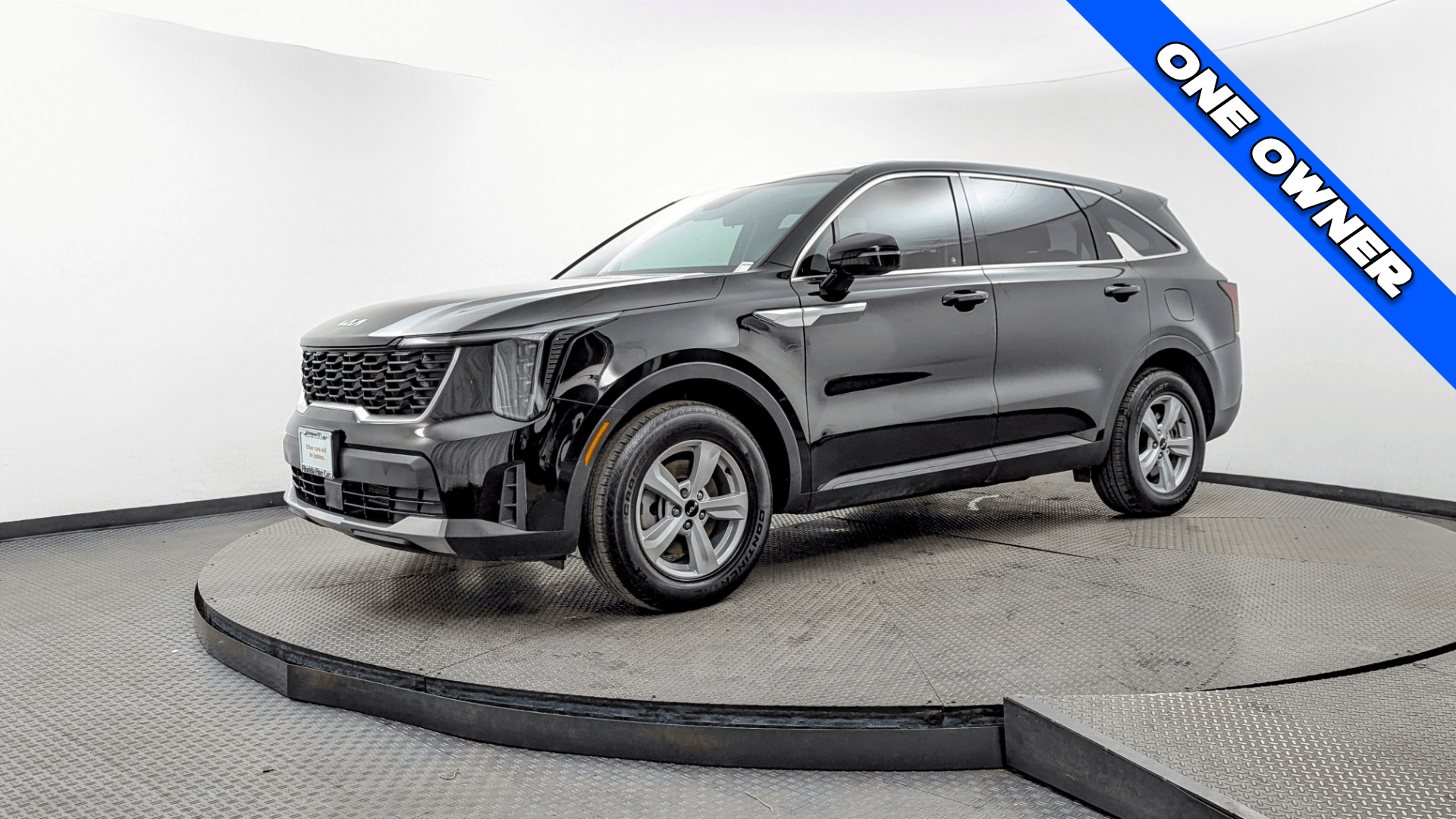 2025 Kia Sorento LX's photo