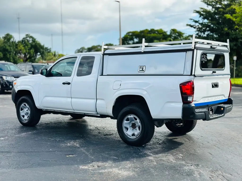 2022 Toyota Tacoma SR photo 4