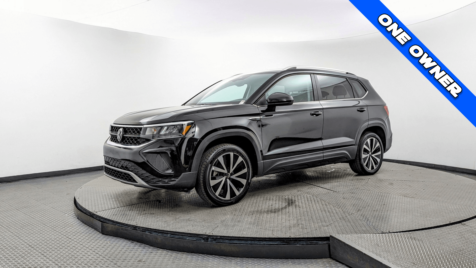 2024 Volkswagen Taos SE's photo