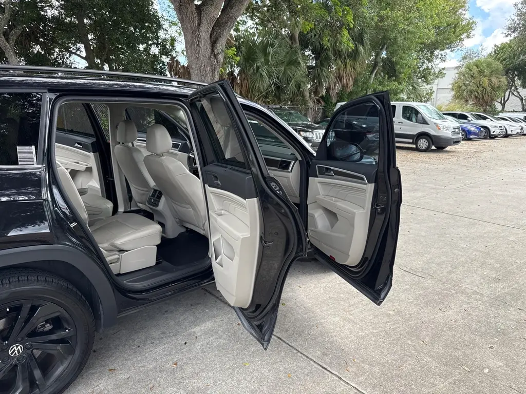 Florida Fine Cars - Used VOLKSWAGEN ATLAS 2021 WEST PALM 3.6L V6 SE W/TECHNOLOGY