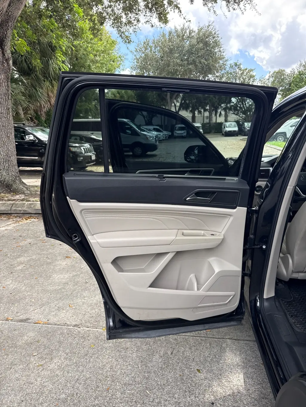 Florida Fine Cars - Used VOLKSWAGEN ATLAS 2021 WEST PALM 3.6L V6 SE W/TECHNOLOGY