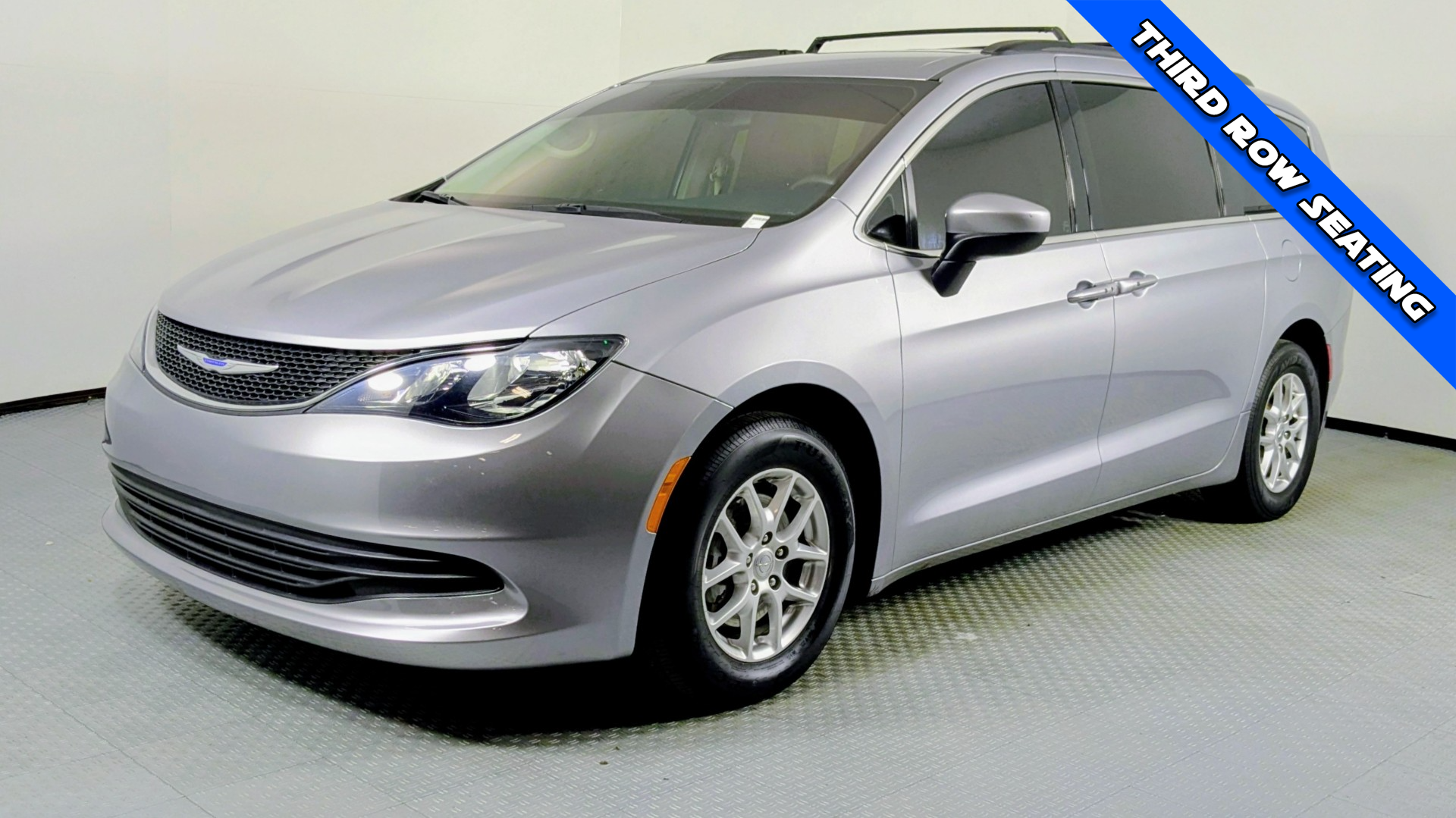 2020 Chrysler Voyager's photo