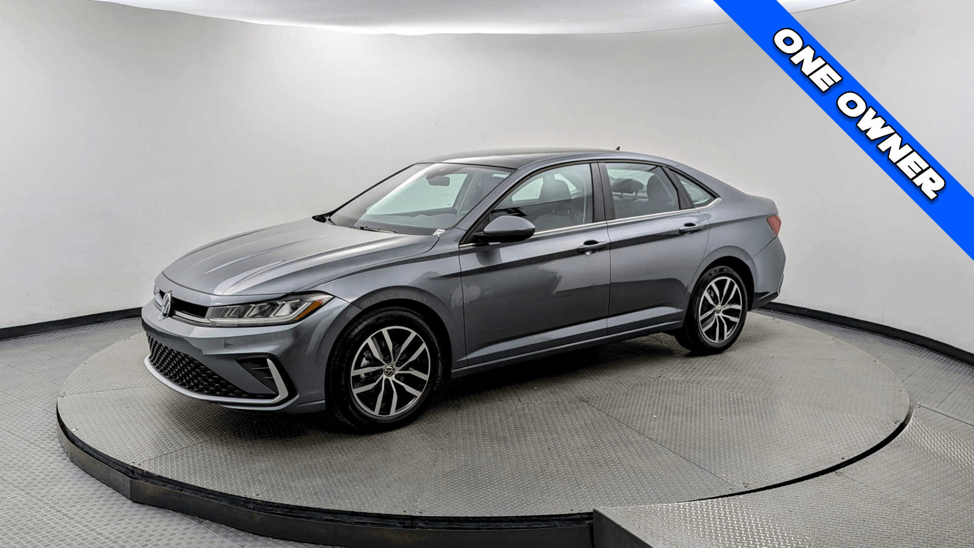 2025 Volkswagen Jetta SE's photo