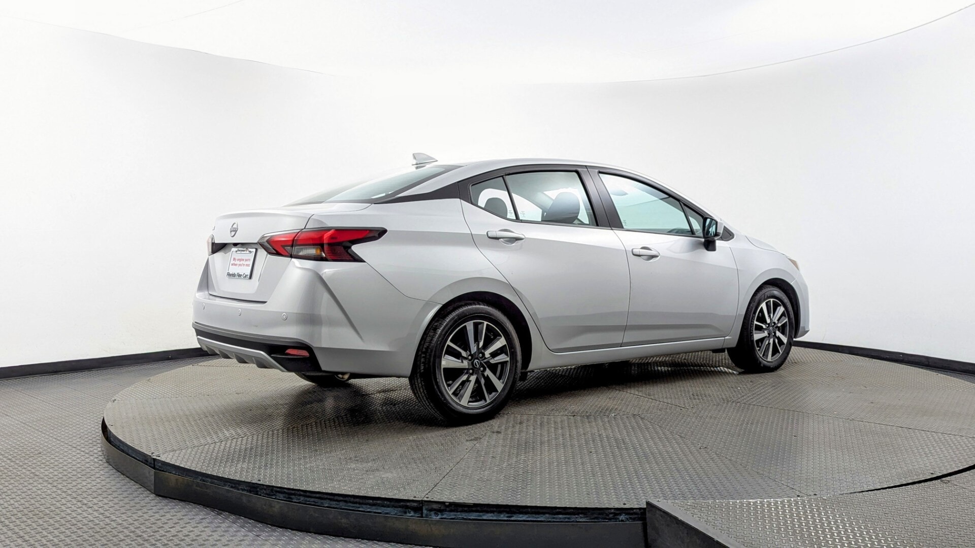 used vehicle - SEDAN NISSAN VERSA 2025