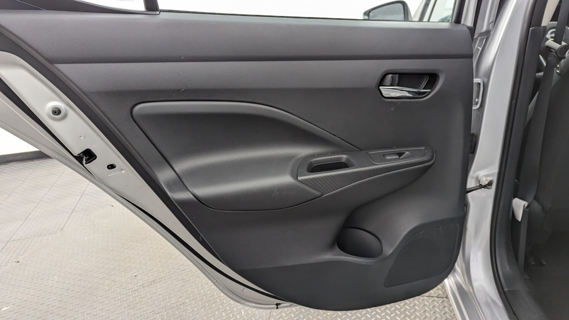 used vehicle - SEDAN NISSAN VERSA 2025