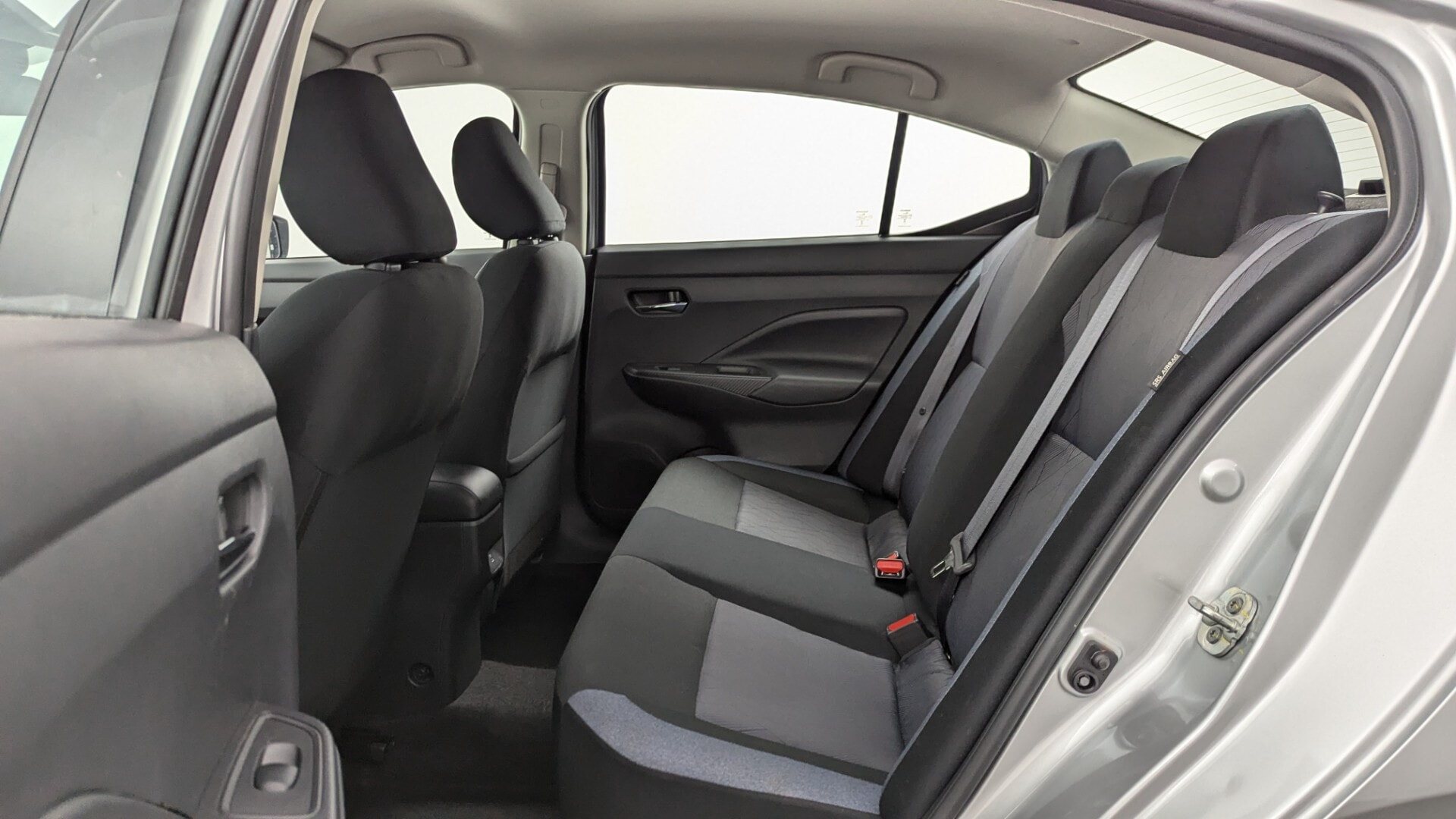 used vehicle - SEDAN NISSAN VERSA 2025