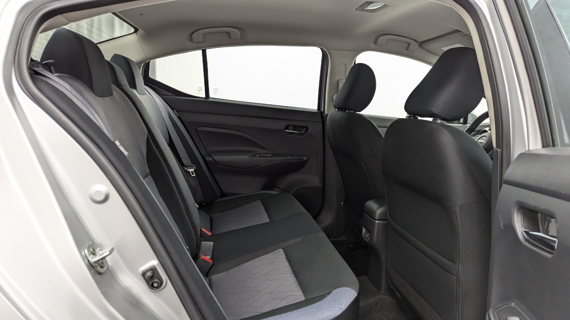 used vehicle - SEDAN NISSAN VERSA 2025