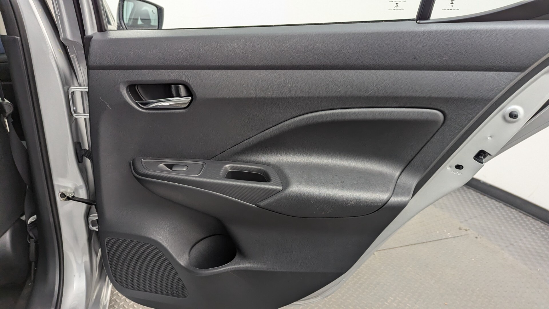 used vehicle - SEDAN NISSAN VERSA 2025