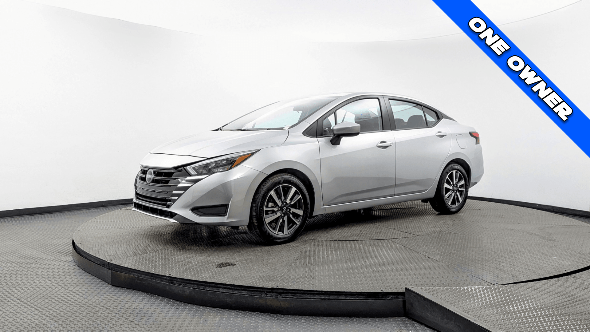 used vehicle - SEDAN NISSAN VERSA 2025