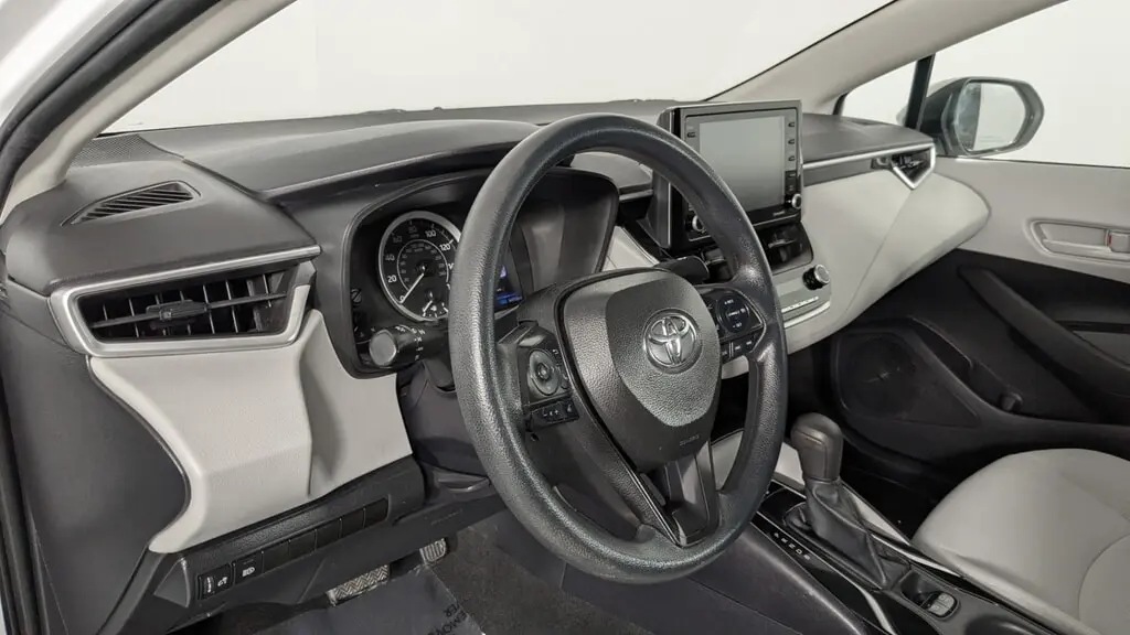 2022 Toyota Corolla LE photo 3