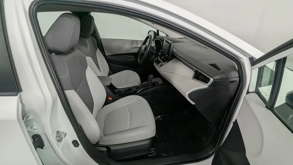 2022 Toyota Corolla LE photo 2