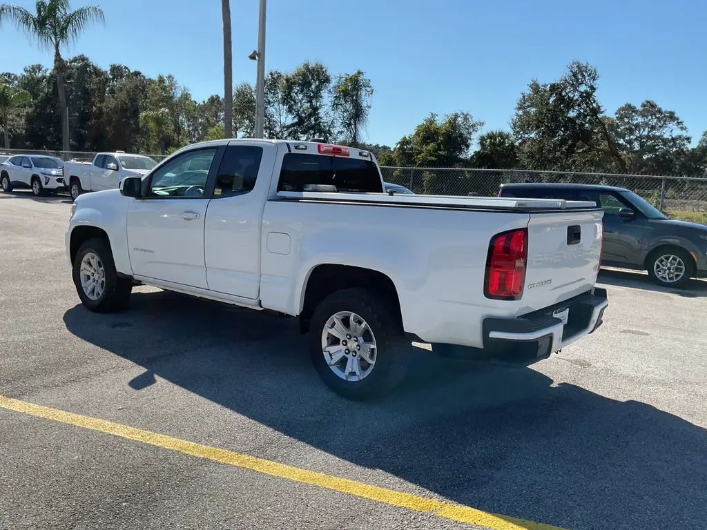 2022 Chevrolet Colorado LT photo 2