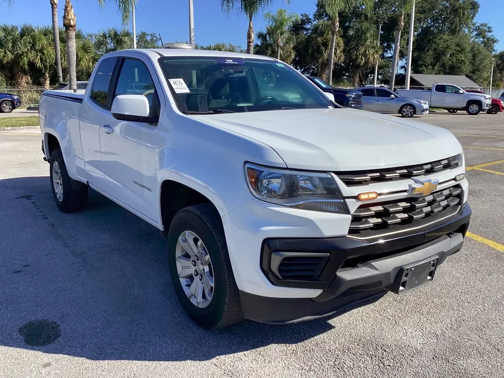 2022 Chevrolet Colorado LT photo 2