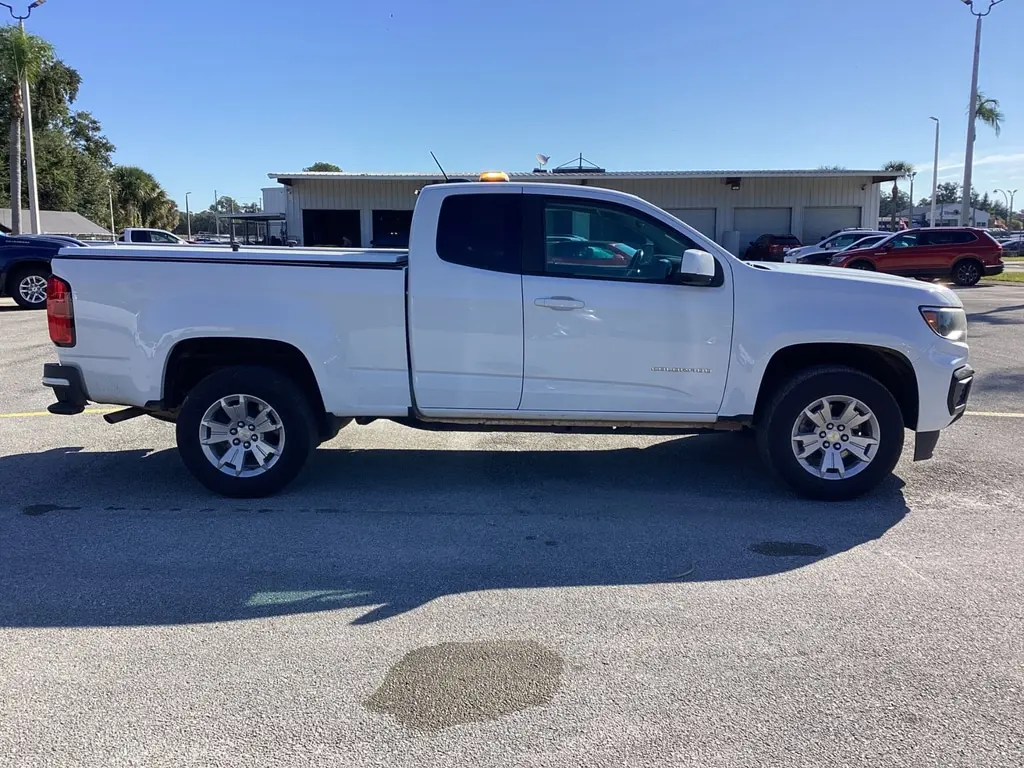2022 Chevrolet Colorado LT photo 3