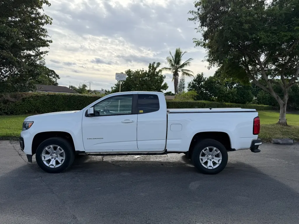 2022 Chevrolet Colorado LT photo 2