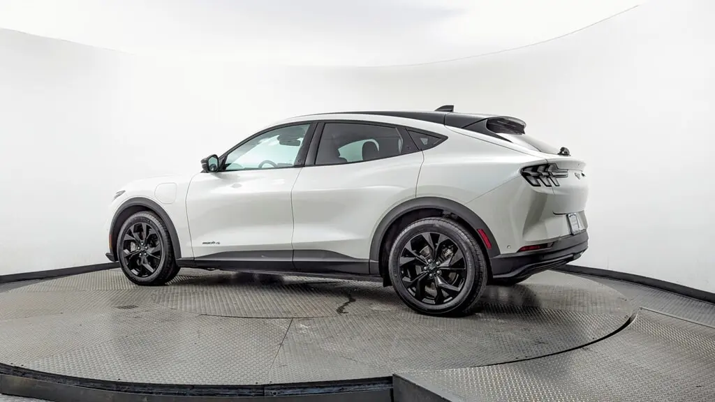 2024 Ford Mustang Mach-E Select photo 2