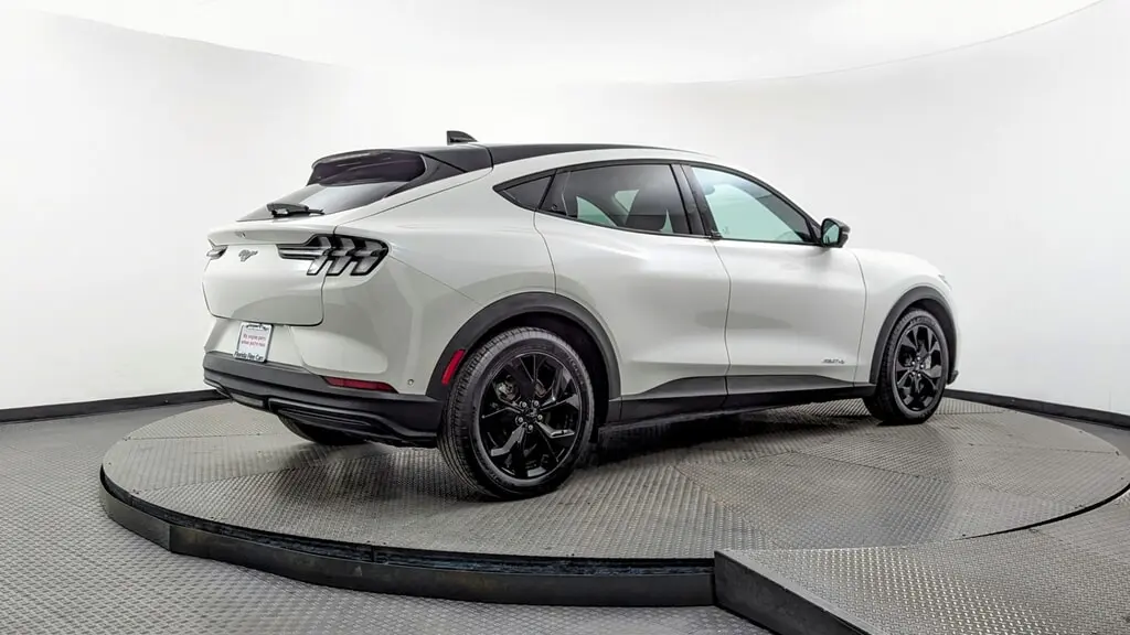 2024 Ford Mustang Mach-E Select photo 4