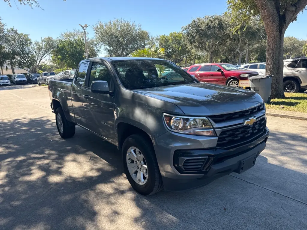 2022 Chevrolet Colorado LT photo 3
