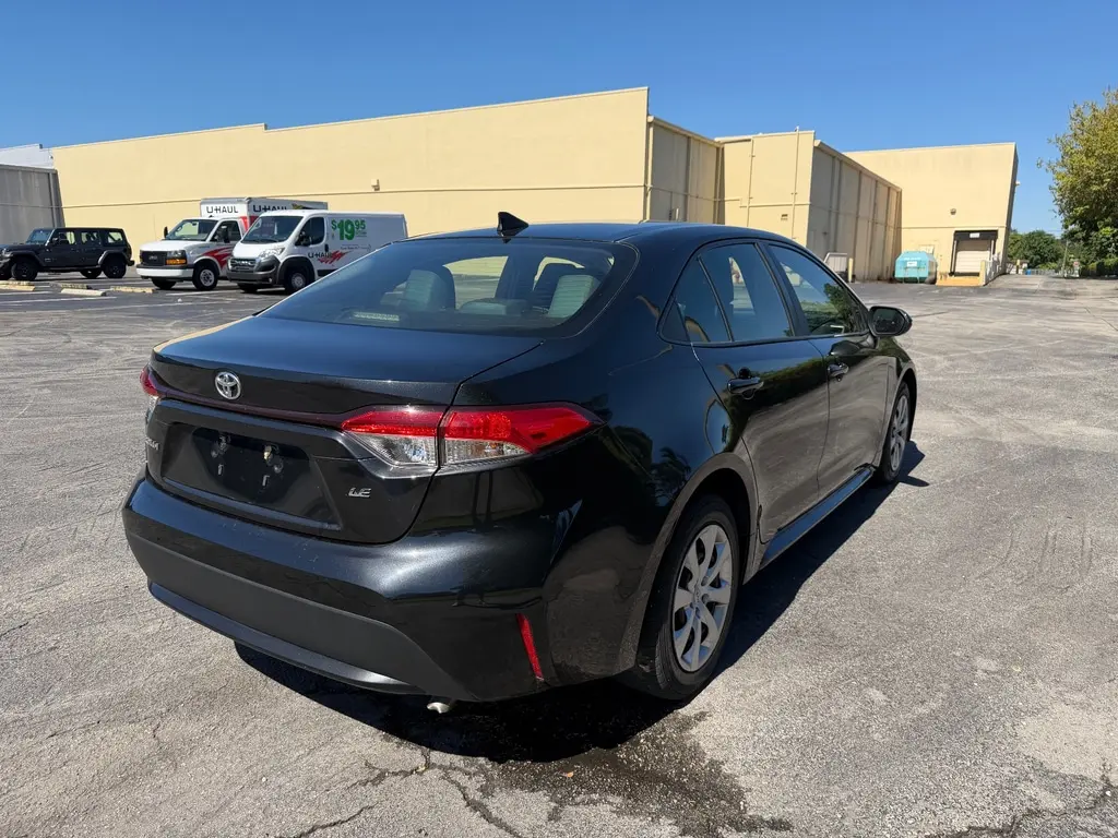 2022 Toyota Corolla LE photo 4