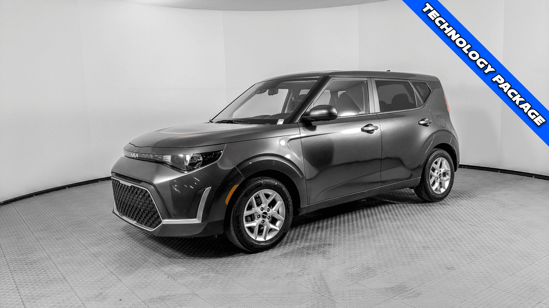 2023 Kia Soul LX's photo