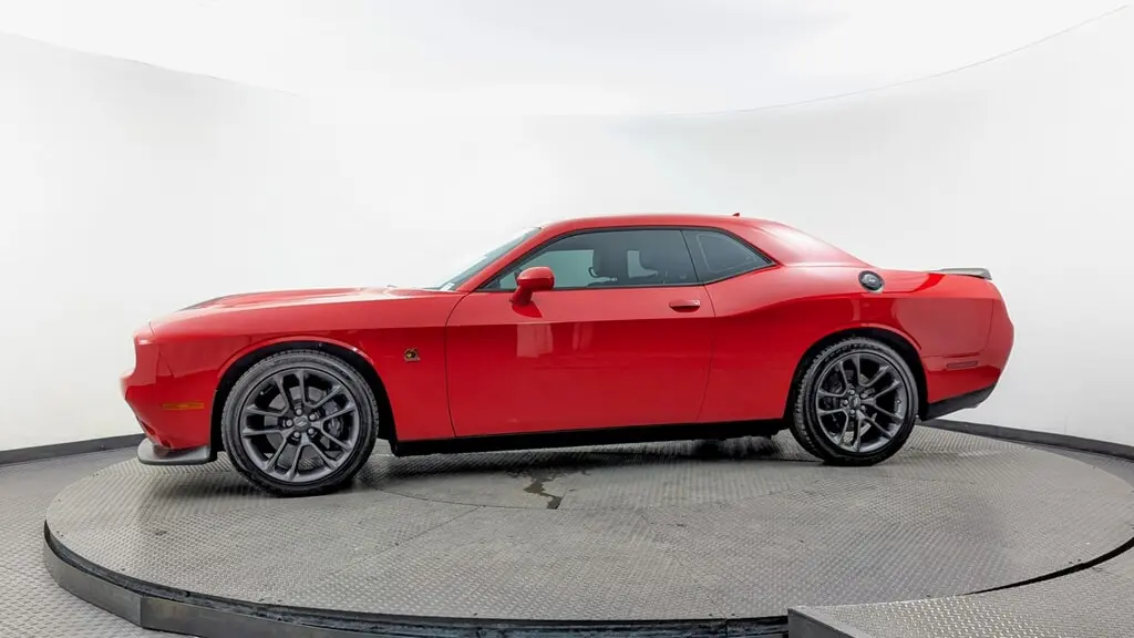 2023 Dodge Challenger R/T Scat Pack photo 2