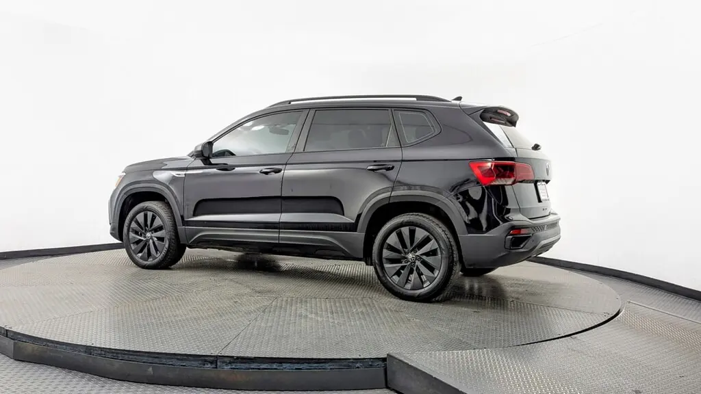2024 Volkswagen Taos S photo 2