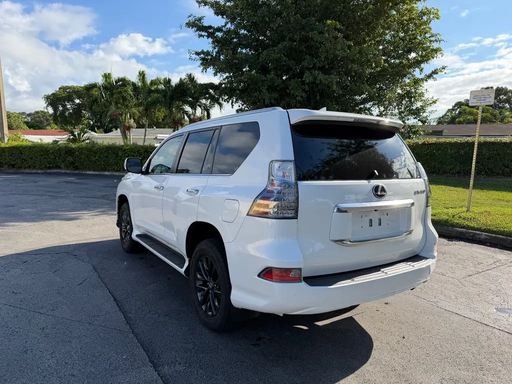 2020 Lexus GX 460 Premium photo 2