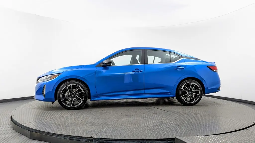 2025 Nissan Sentra SR photo 2