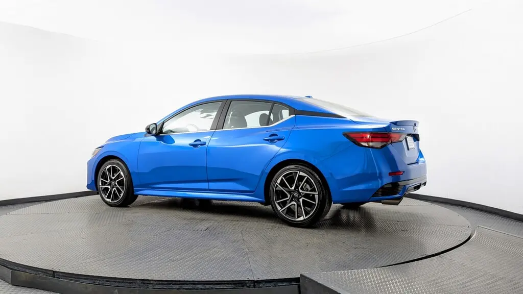 2025 Nissan Sentra SR photo 3