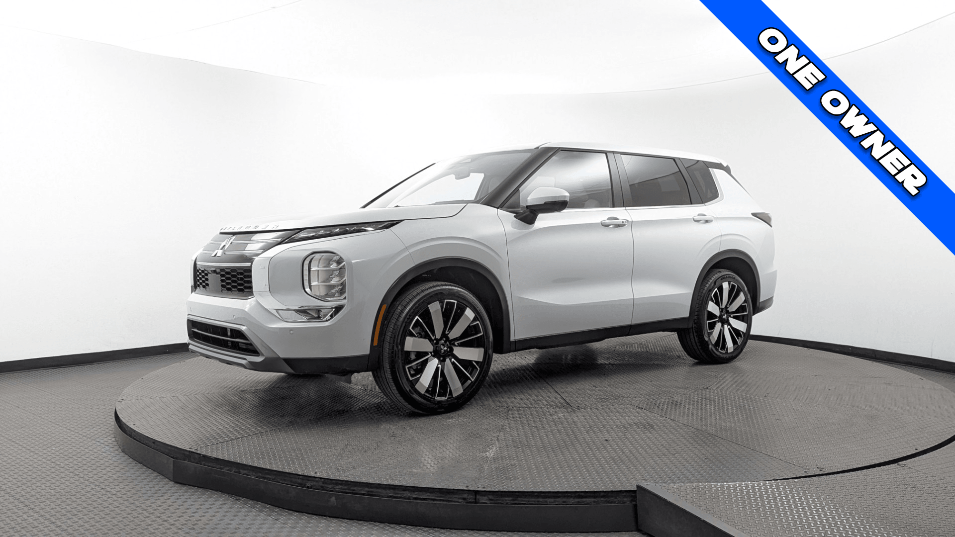 2025 Mitsubishi Outlander SE's photo