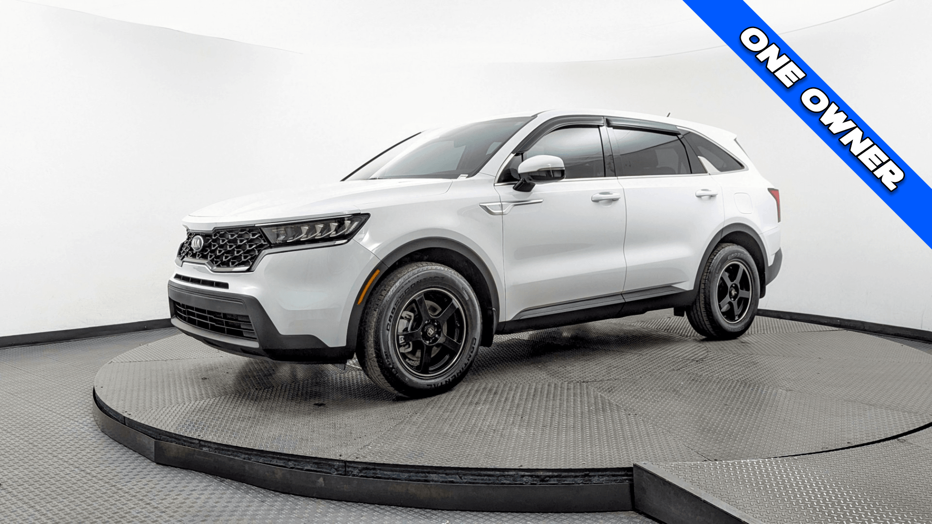 2022 Kia Sorento LX's photo