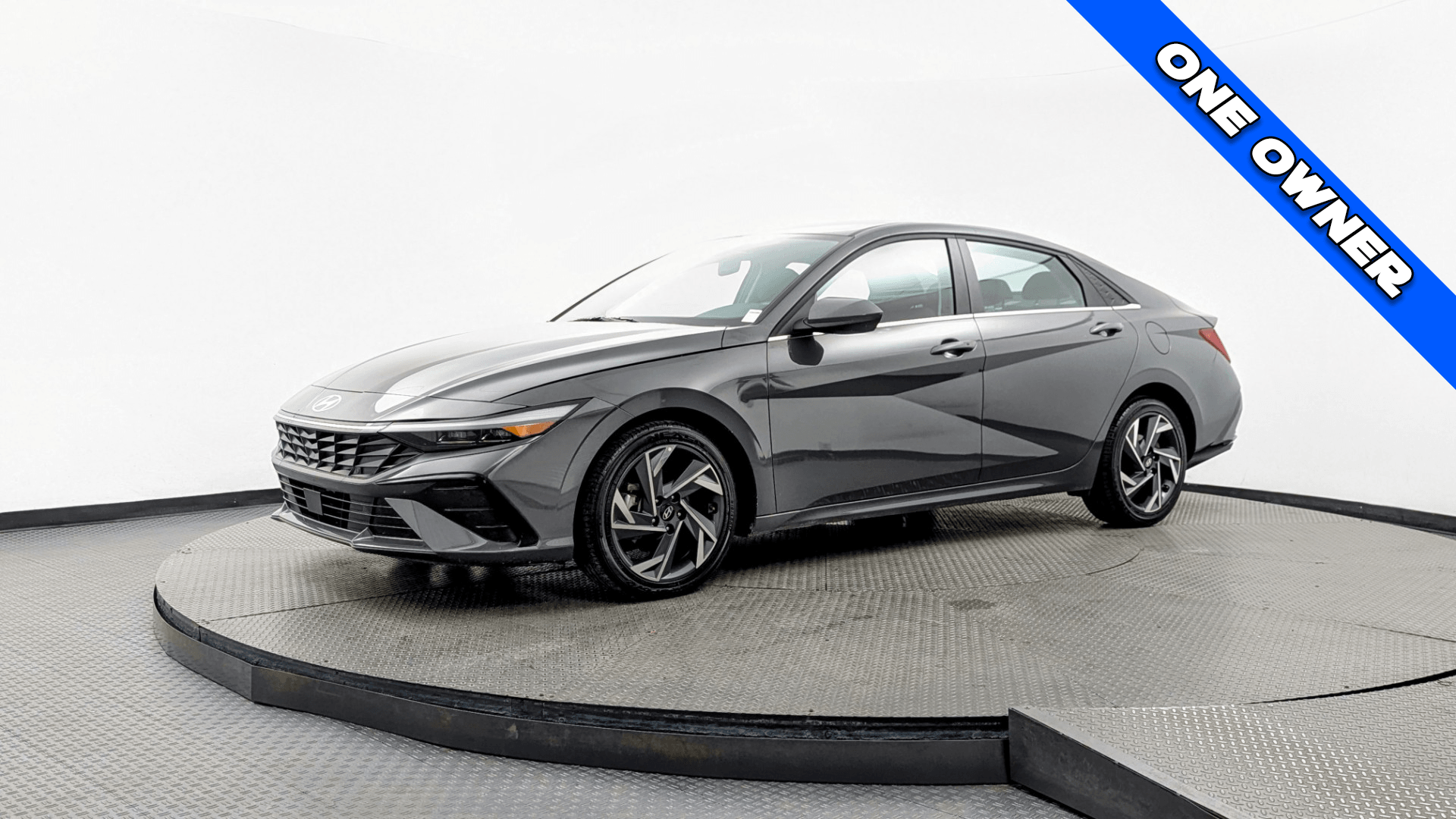 2025 Hyundai Elantra SEL's photo