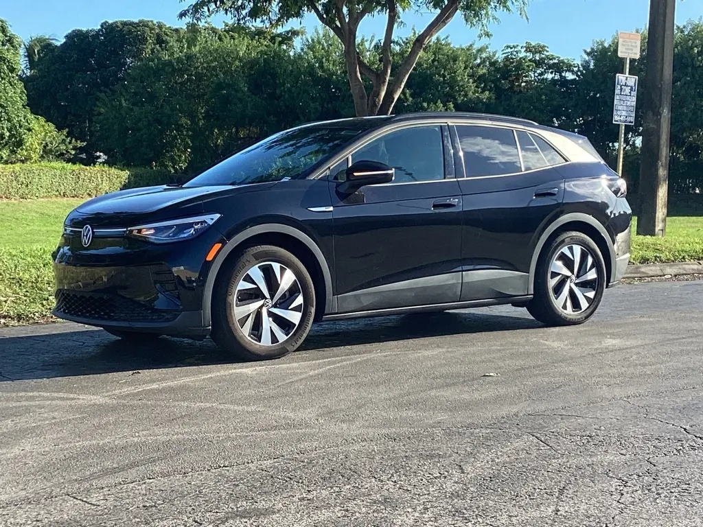 2023 Volkswagen ID.4 Pro photo 2