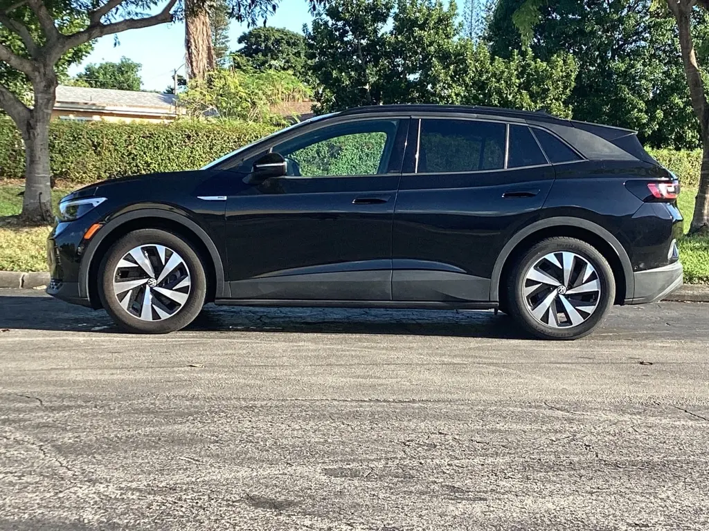 2023 Volkswagen ID.4 Pro photo 3