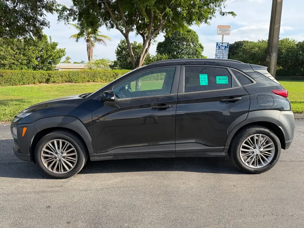 2021 Hyundai Kona SEL photo 2