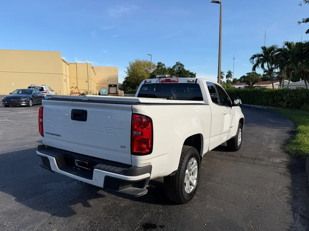 2022 Chevrolet Colorado LT photo 2