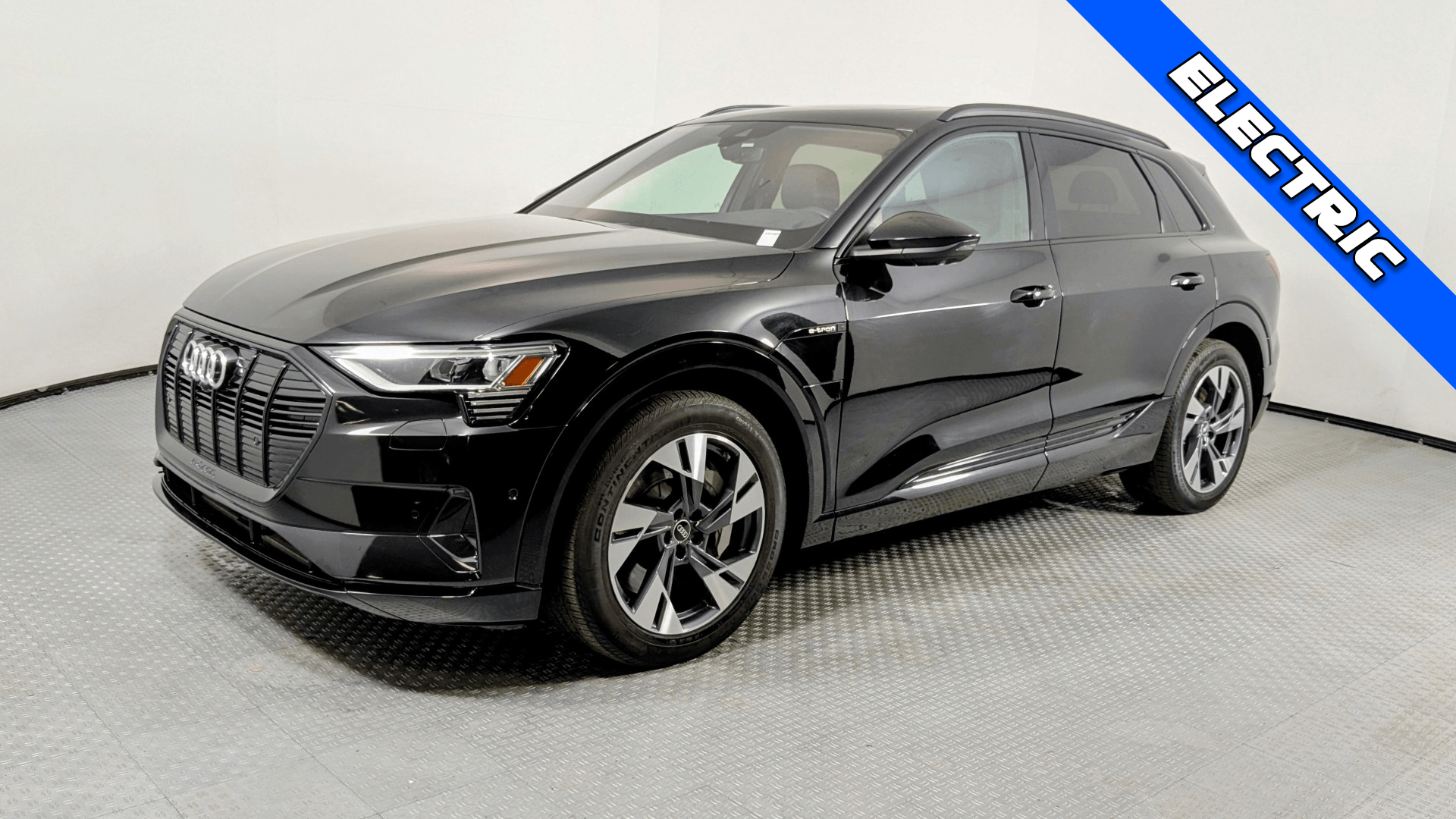 2022 Audi e-tron Premium's photo