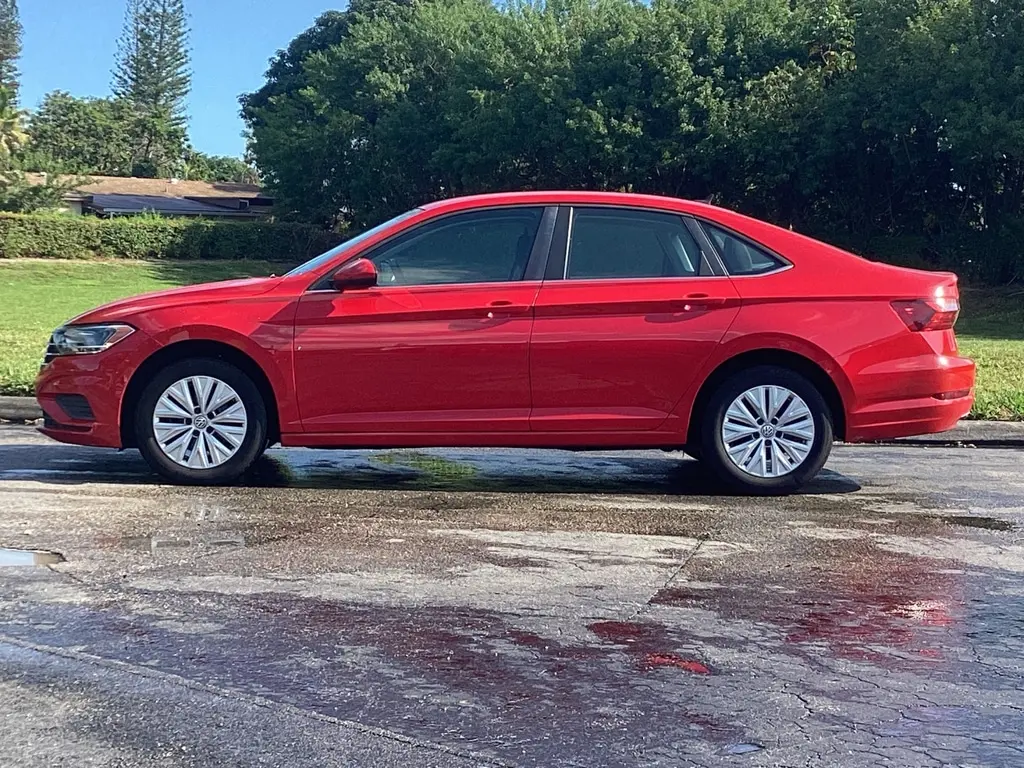 2020 Volkswagen Jetta SE R-Line photo 2
