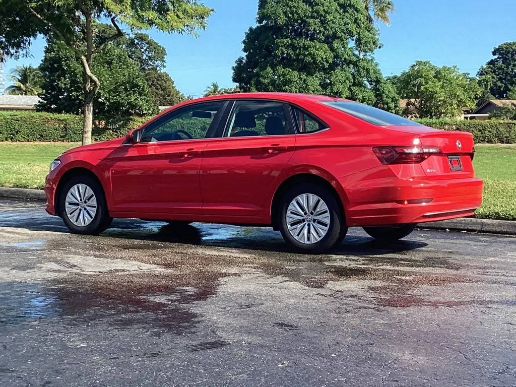 2020 Volkswagen Jetta SE R-Line photo 3
