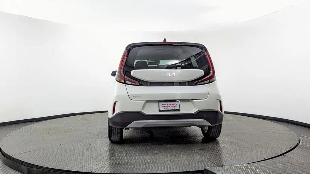 2023 Kia Soul LX photo 3