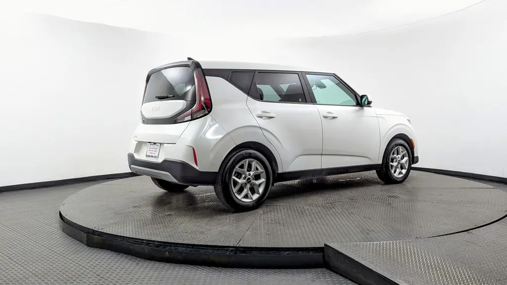 2023 Kia Soul LX photo 4